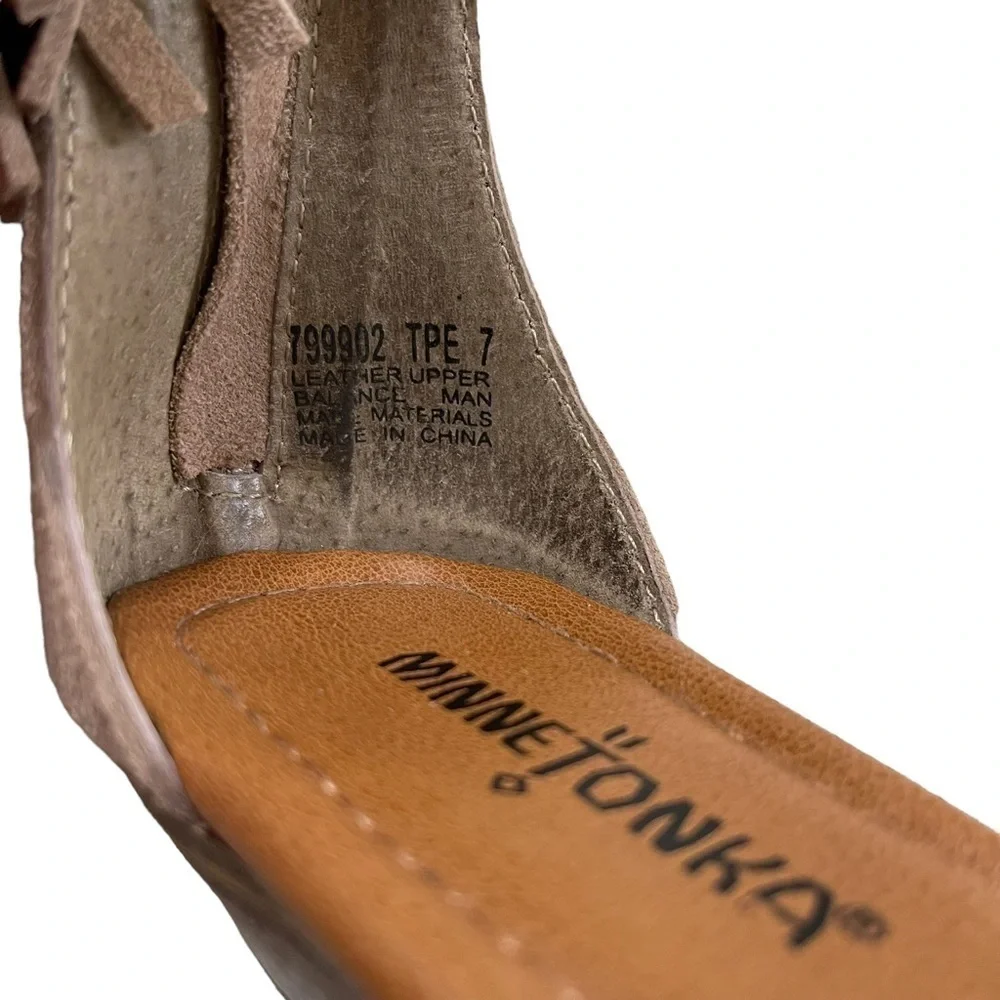 MINNETONKA Suede Ankle Fringe Low Wedge Sandals Zipper Back Taupe Brown Size 7
